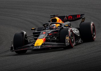 Formula 1'de Çin GP'nin galibi Verstappen oldu!