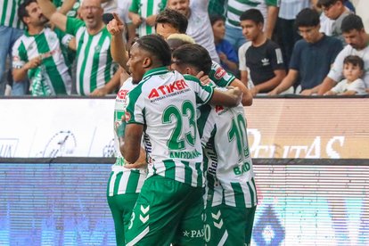 Konyaspor 3 puanı 3 golle aldı!