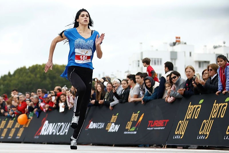 Antalya’da Yüksek Topuk Koşusu