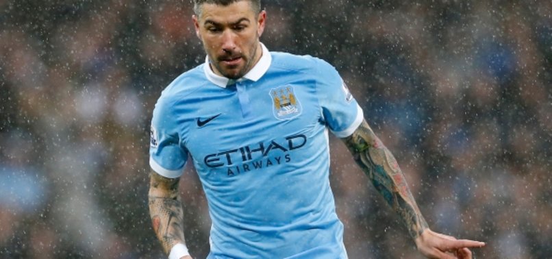 Fenerbahçe'de Kolarov sürprizi! Görüşmeler başlıyor...