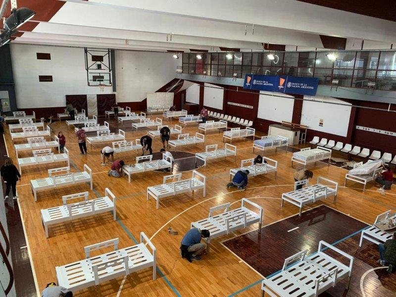 Futsal sahası hastane oldu