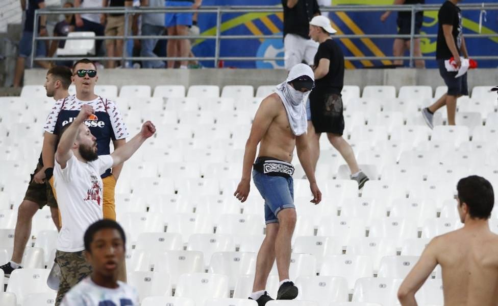 EURO 2016’ya leke düşüren holiganlar!