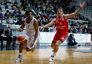 Beşiktaş’a evinde şok