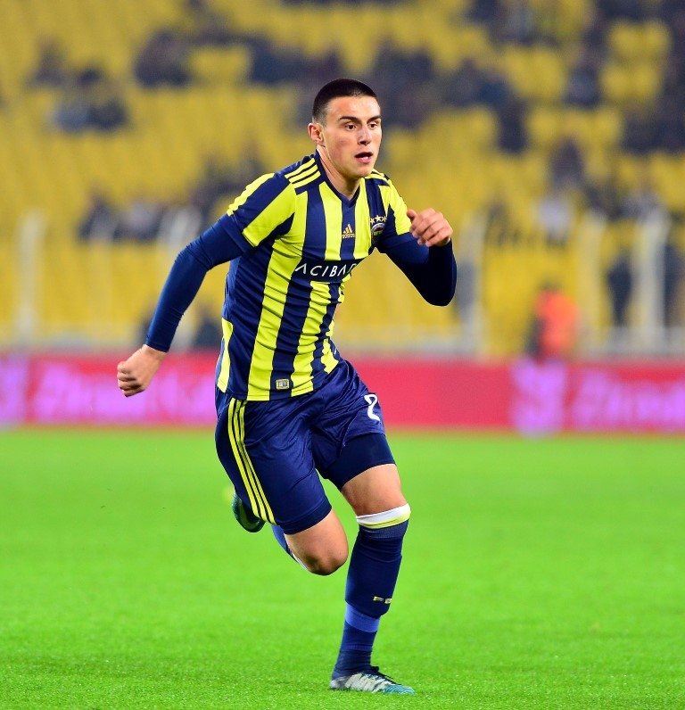Eljif Elmas kiralanıyor!