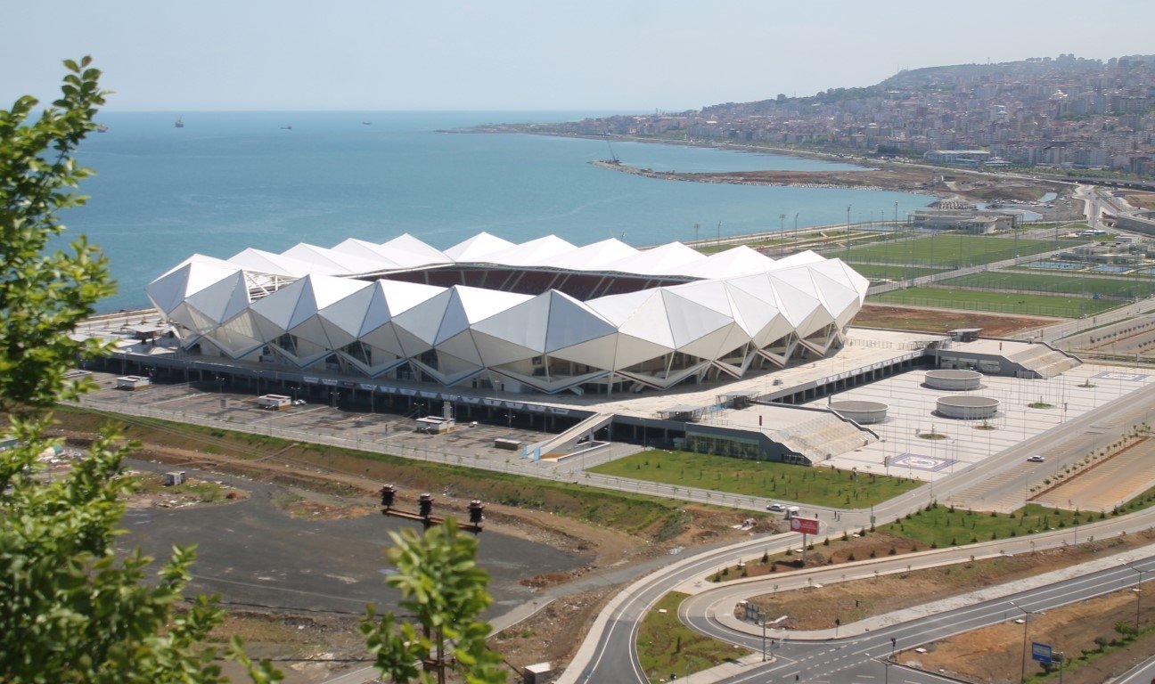 Trabzonspor’un stadını fırtına vurdu
