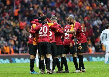 Aslan tura kilitlendi