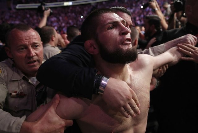 Dünya Khabib Nurmagomedov’u konuşuyor