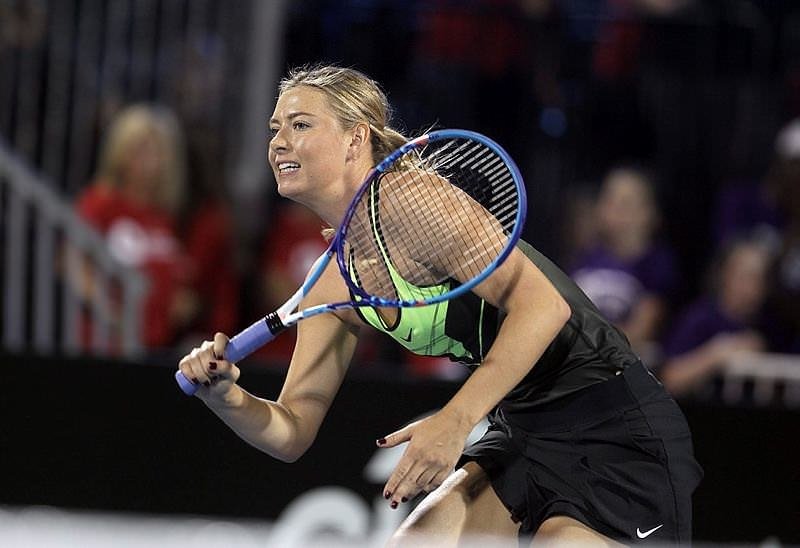 Ve Sharapova korta çıktı
