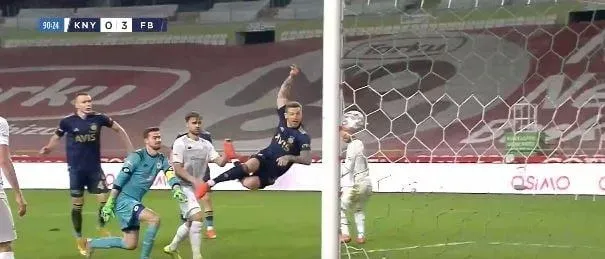 Son dakika spor haberi: Konyaspor - Fenerbahçe maçında Sehic'ten büyük hata! - 2