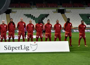 Taraftar çağırdı, futbolcular anlamadı!