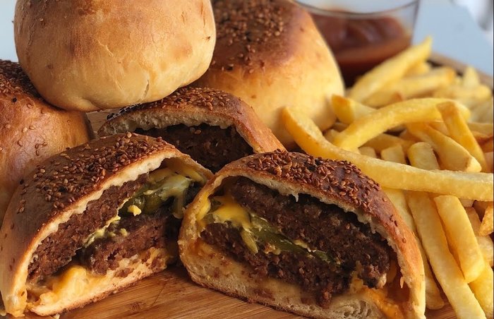 kapali-hamburger-tarifi-evde-pratik-kapali-hamburger-yapilisi-malzemeleri-ve-puf-noktalari-1698146767264.jpg
