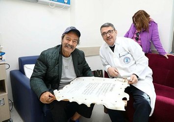 Kadir İnanır'ın son hali sevenlerini üzdü! Yürümekte zorlandı