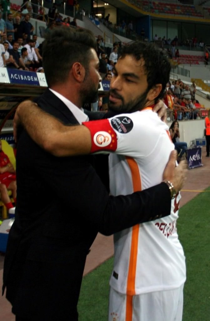 Kayserispor-Galatasaray maçı öncesi olay çıktı