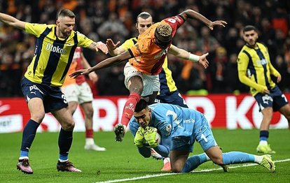 Galatasaray Osimhen’le penaltı bekledi! İşte o pozisyon