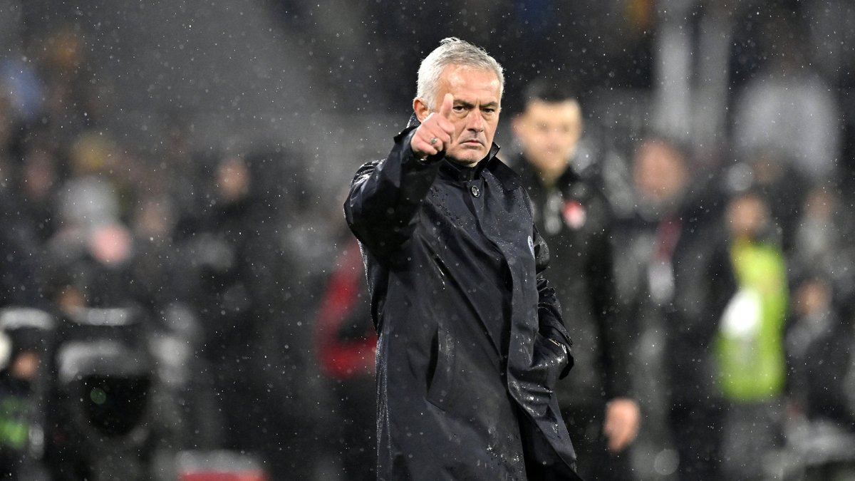 FENERBAHÇE HABERİ: Jose Mourinho'dan Trabzonspor maçı sonrası hakem tepkisi! FENERBAHÇE HABERİ: Jose Mourinho'dan Trabzonspor maçı sonrası hakem tepkisi!