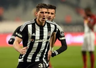 Mario Gomez'de mutlu sona doğru!
