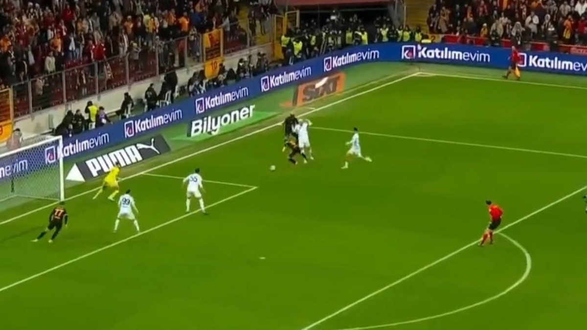 Galatasaray penaltı kazandı! İşte o pozisyon Galatasaray penaltı kazandı! İşte o pozisyon