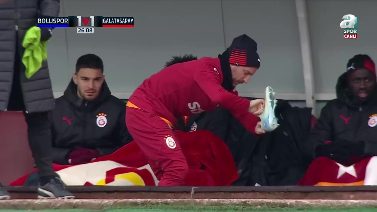 Geosis Boluspor - Galatasaray maçında ilginç anlar! Dries Mertens... Geosis Boluspor - Galatasaray maçında ilginç anlar! Dries Mertens...