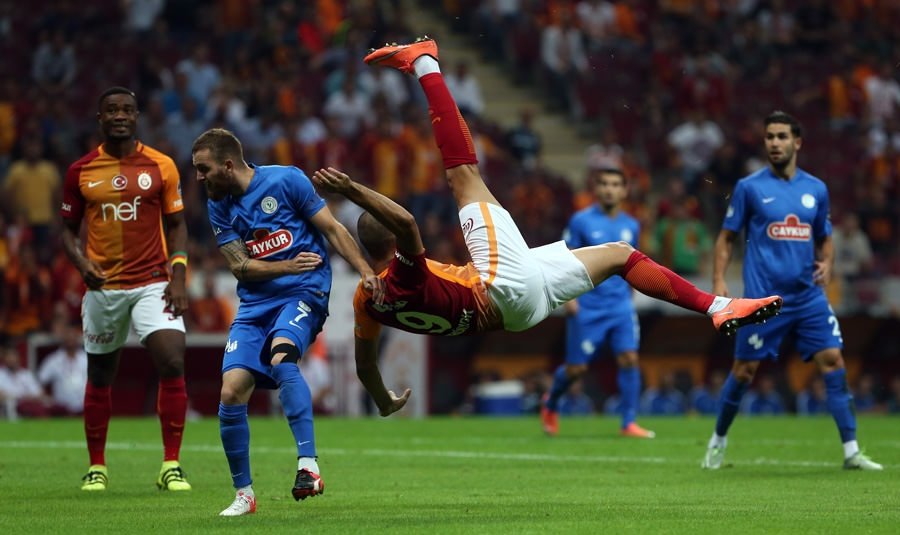 Eren Derdiyok Twitter’ı salladı