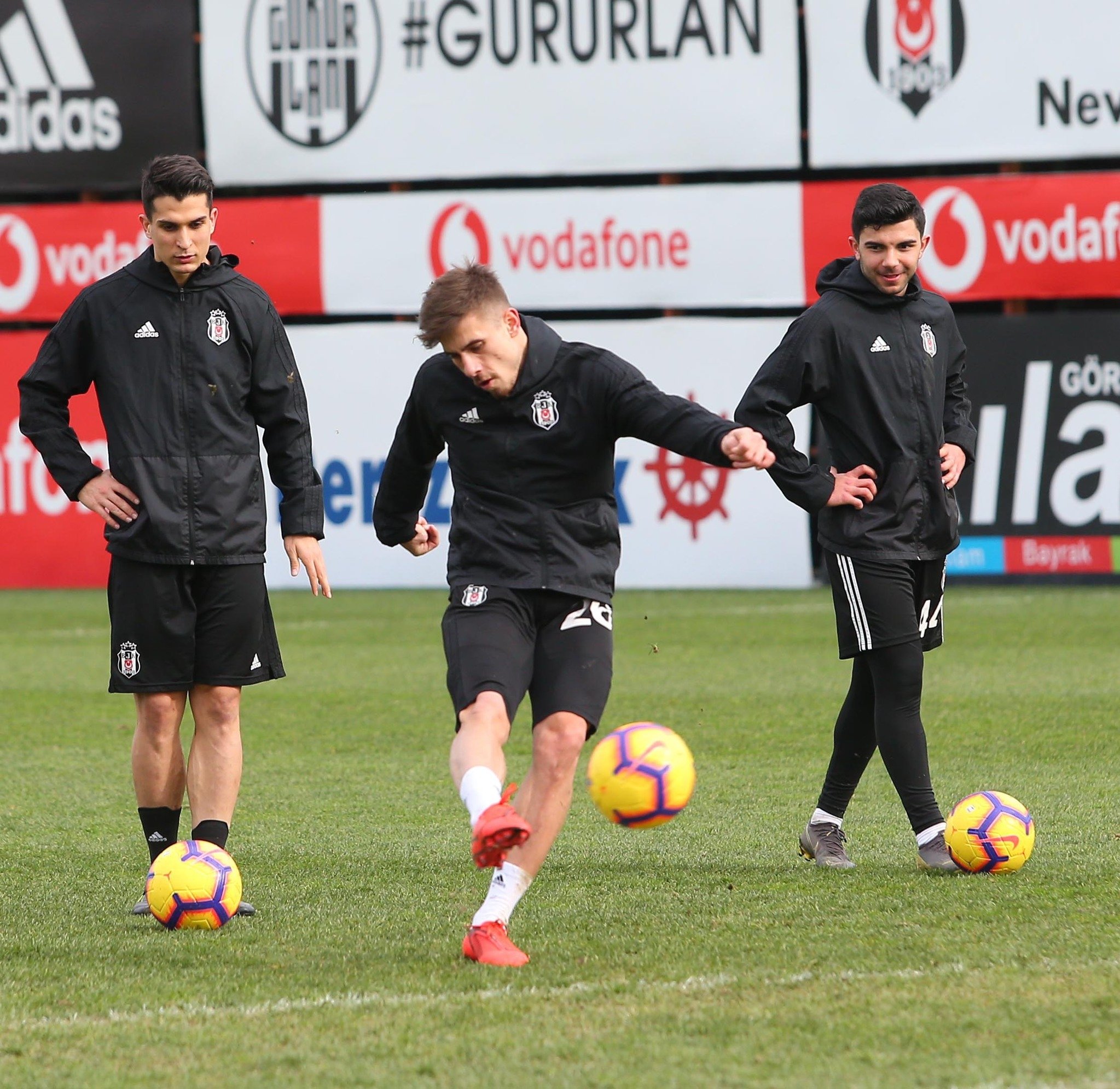 Kagawa ilk antrenmanına çıktı