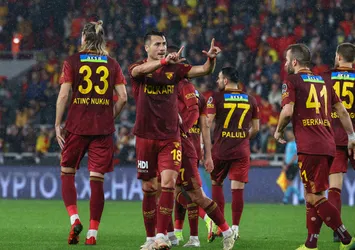 Göztepe 10 kişiyle kazandı! Sahnede Jahovic var