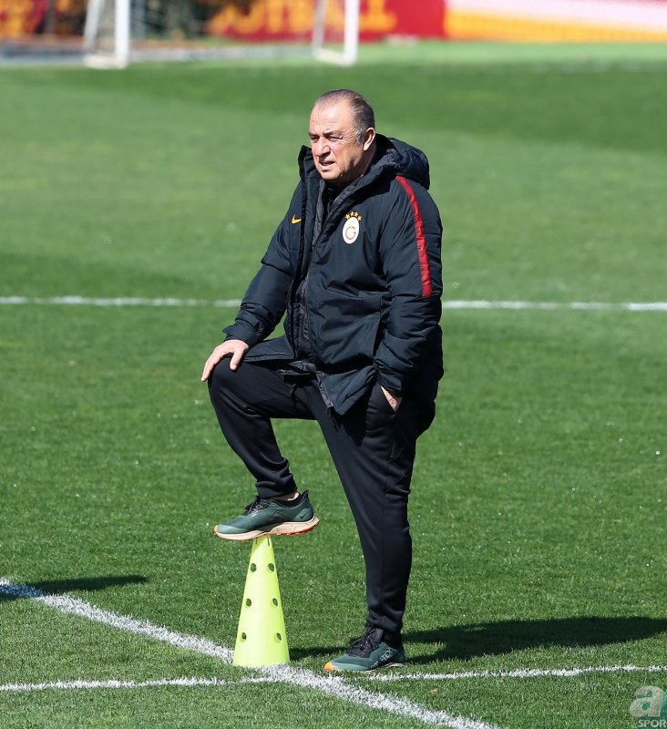 Galatasaray’da futbolcular ve teknik ekipten dev feda! Mustafa Cengiz o rakamı işaret etmişti