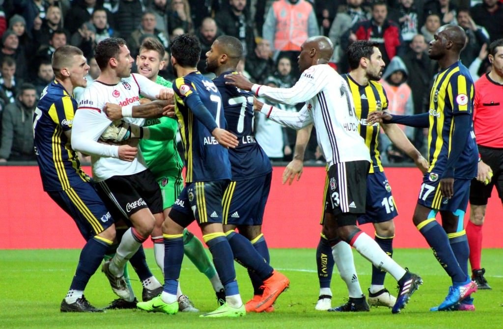 Robin van Persie’ye dava açıldı