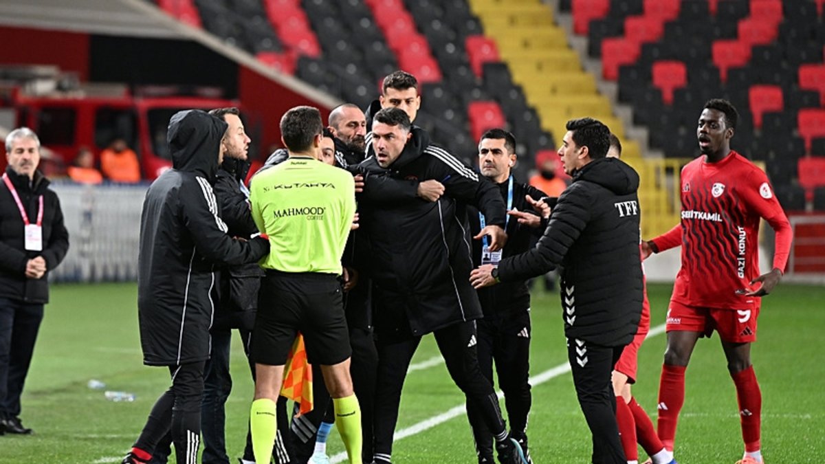 Burak Yılmaz'a 3 maç men cezası