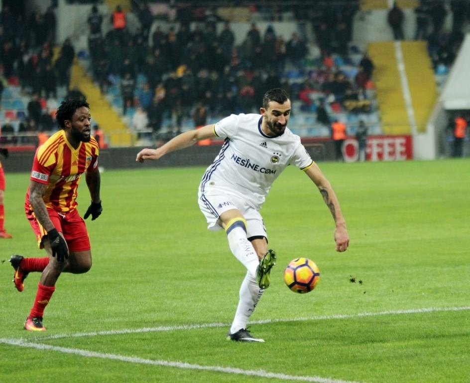 Kayserispor-Fenerbahçe karşılaşmasından kareler