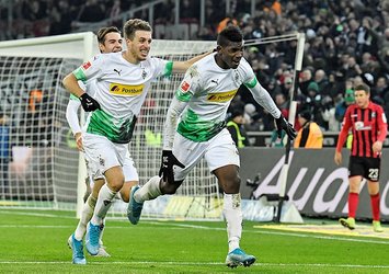 Lider Mönchengladbach Freiburg'u 4 golle geçti
