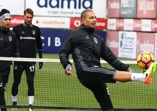 Beşiktaş ara vermeden çalışmalara başladı