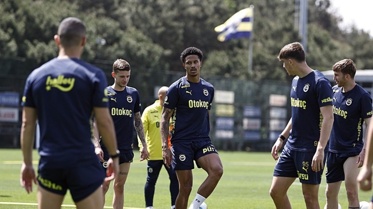 Jayden Oosterwolde'ye 4 talip birden! Fenerbahçe'de transfer gelişmesi Jayden Oosterwolde'ye 4 talip birden! Fenerbahçe'de transfer gelişmesi