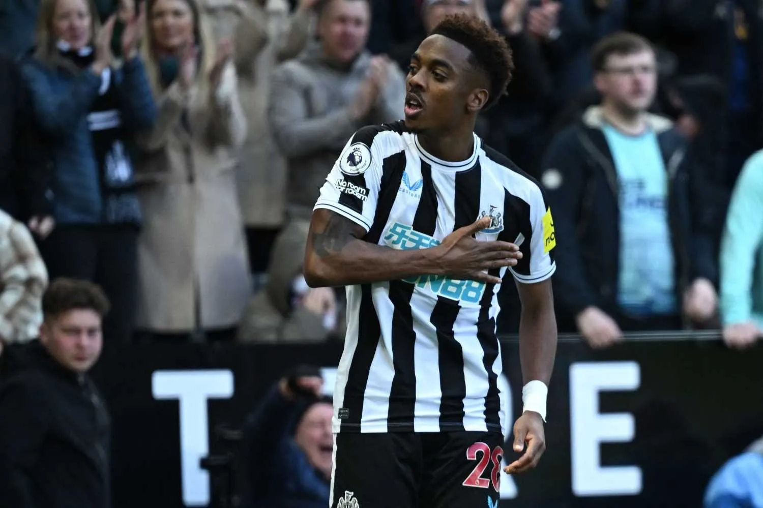 Beşiktaş'ta İngiliz Orta Saha Bombası: Joe Willock Gündemde