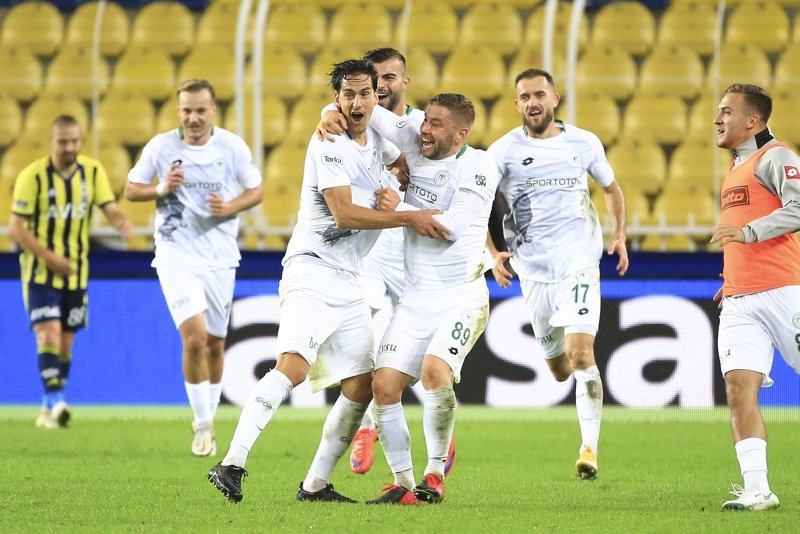 Konyasporlu Jevtovic’ten Fenerbahçe ağlarına muhteşem gol! Havada asılı kaldı