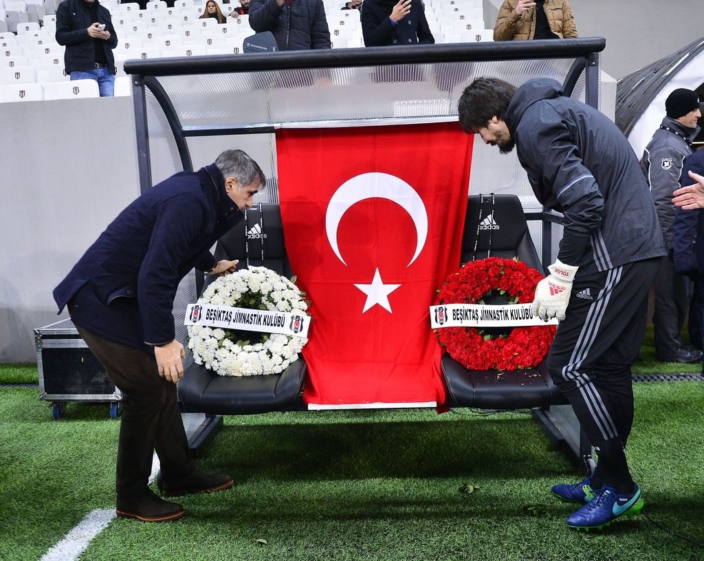 Vodafone Arena’da herkes kol kola