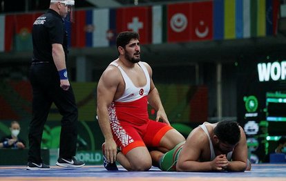 AKDENİZ OYUNLARI: Milli güreşçi Osman Yıldırım şampiyon olup altın madalya kazandı!