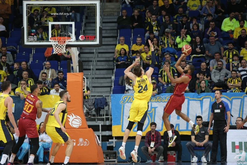 Fenerbahçe Beko - Galatasaray Doğa Sigorta maçından kareler