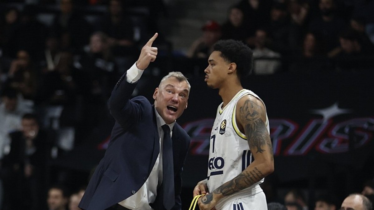Fenerbahçe Beko 16 sayıdan geri gelerek Paris Basketbol'u yendi!