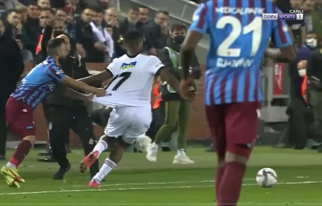 BEŞİKTAŞ HABERLERİ - Kartal Trabzonspor maçında 10 kişi kaldı! İşte Cyle Larin ve Siopis arasında yaşananlar... - 3