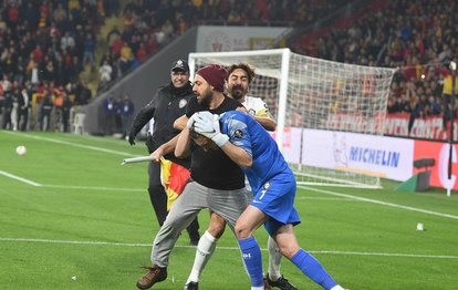 Göztepe - Altay maçınca kaleci Ozan Evrim’e saldıran holigan tutuklandı!