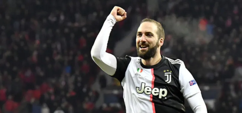 Gonzalo Higuain sürprizi